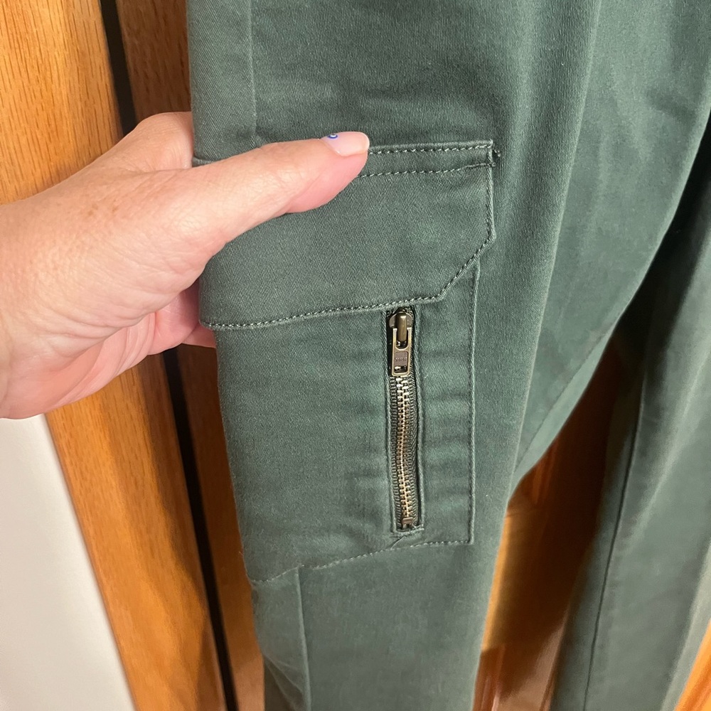 Olive green skinny cargo pants from a new day. Size 16. Cute pocket deta… - Picture 7 of 8